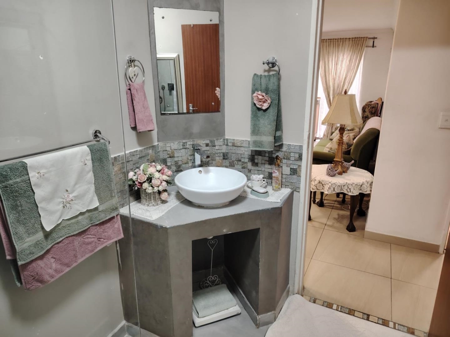To Let 2 Bedroom Property for Rent in Eden Park Western Cape